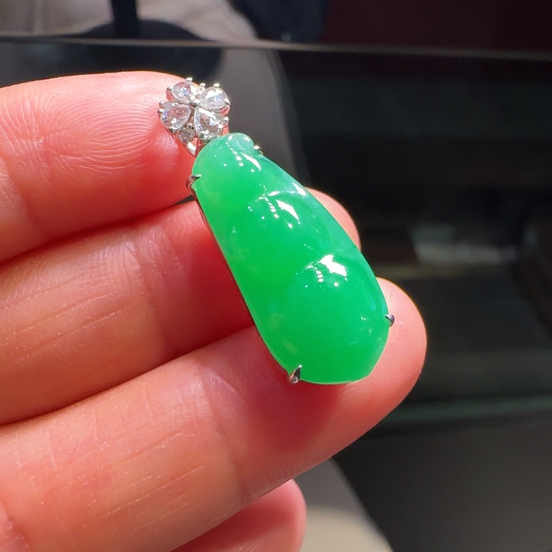 翡翠18K金镶嵌颈饰