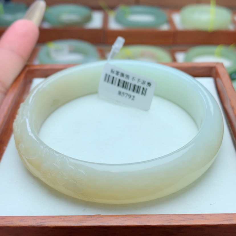 【闪购商品】和田玉手镯未镶嵌62