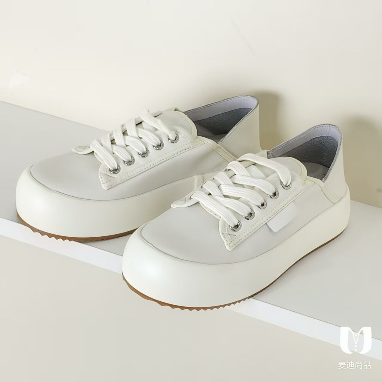 一路童行 3061545 简约时尚女装百搭休闲鞋品牌撤柜