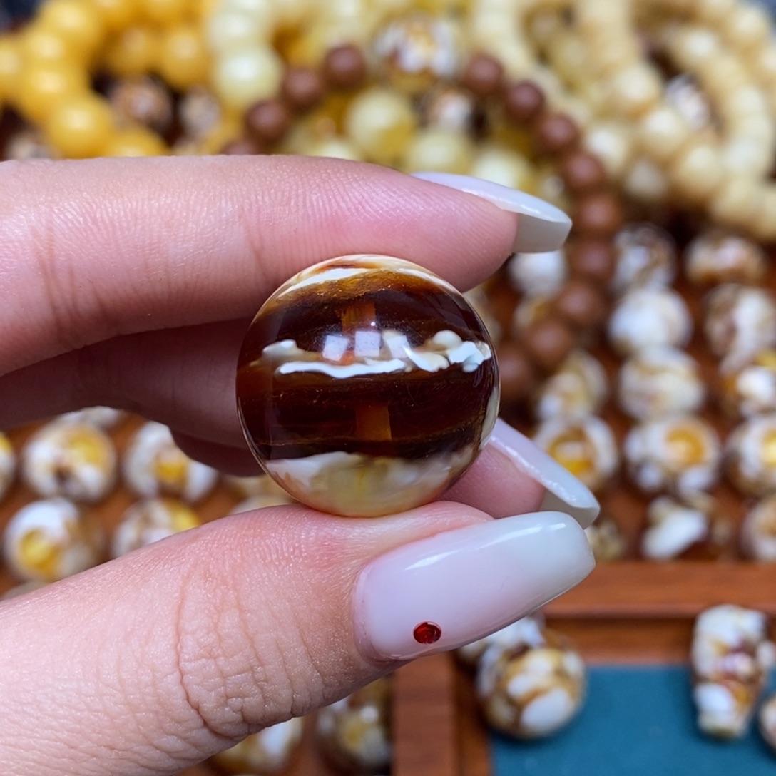 沁色蜜蜡未镶嵌圆珠