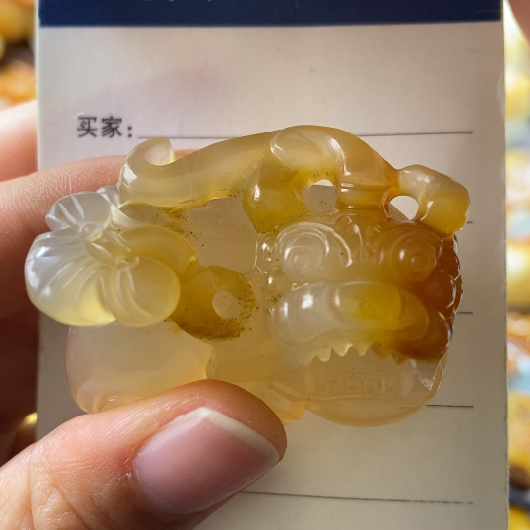 石英质玉（黄龙玉）颈饰未镶嵌定*
