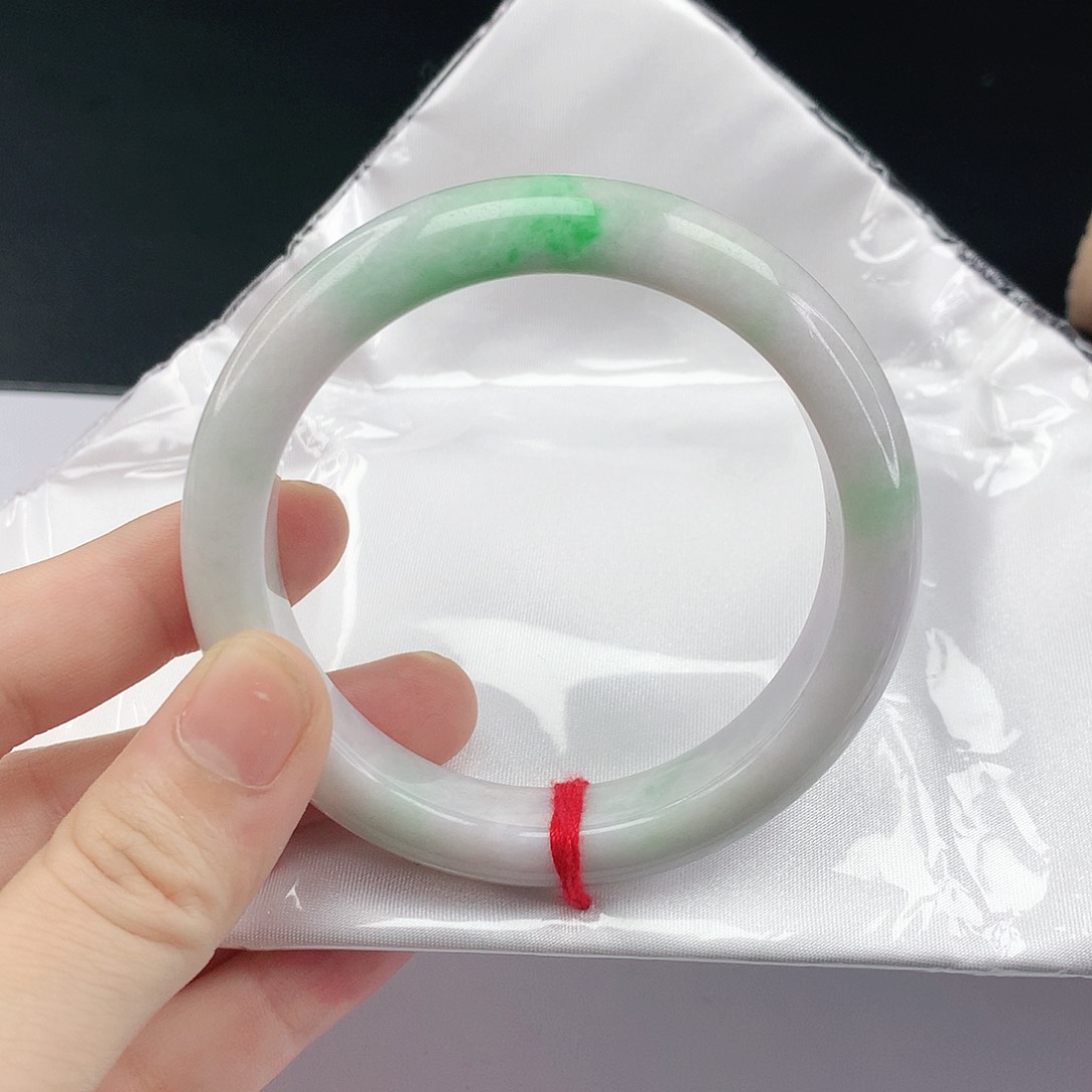 翡翠手镯未镶嵌翡翠126