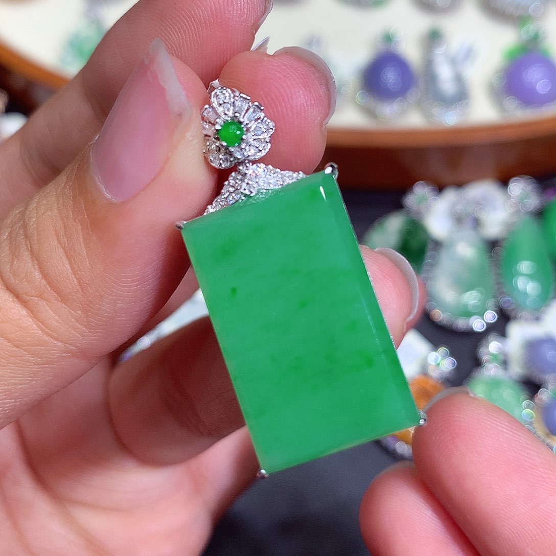 翡翠吊坠(不含链)18K金镶嵌