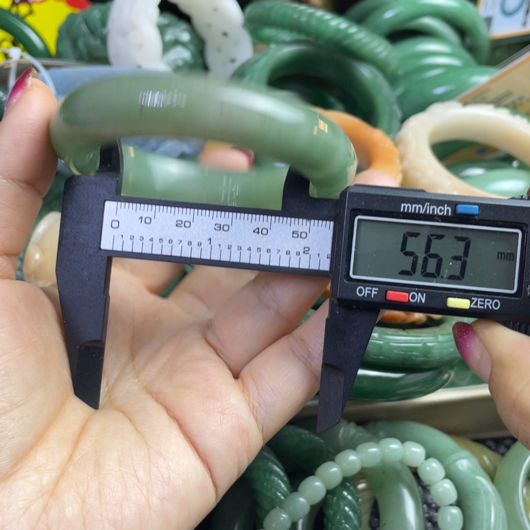 石英岩玉未镶嵌手镯