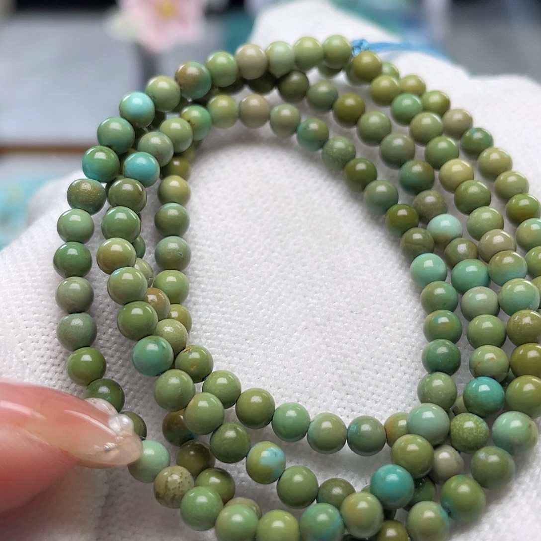 妮***子绿松石未镶嵌珠宝奇石