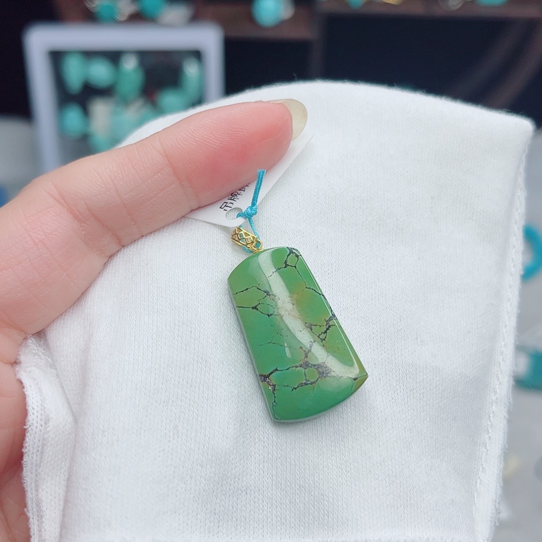 用***1绿松石18K金镶嵌绿松石