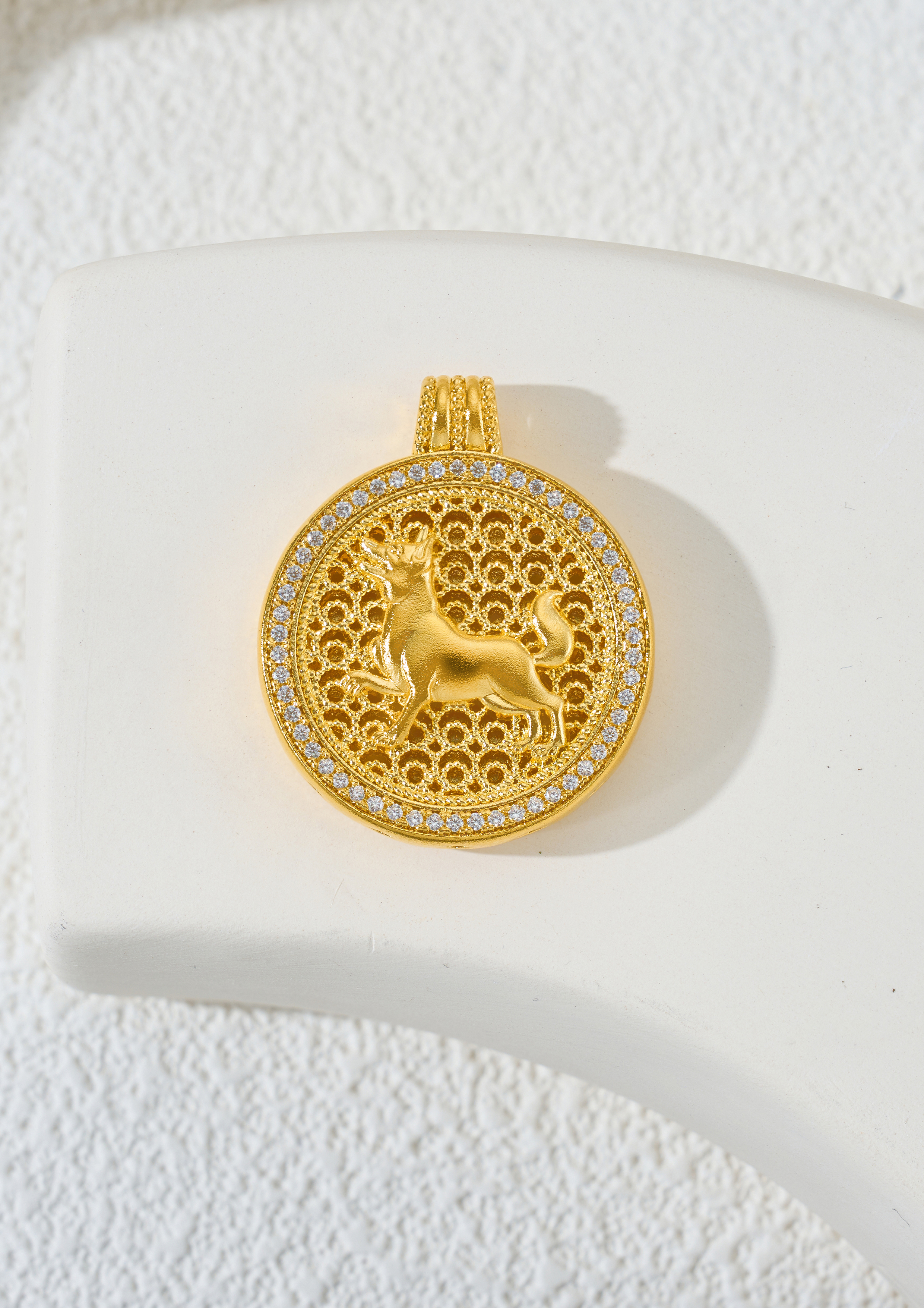 吊坠足银 戌狗生肖吊坠时尚挂坠镶嵌古法