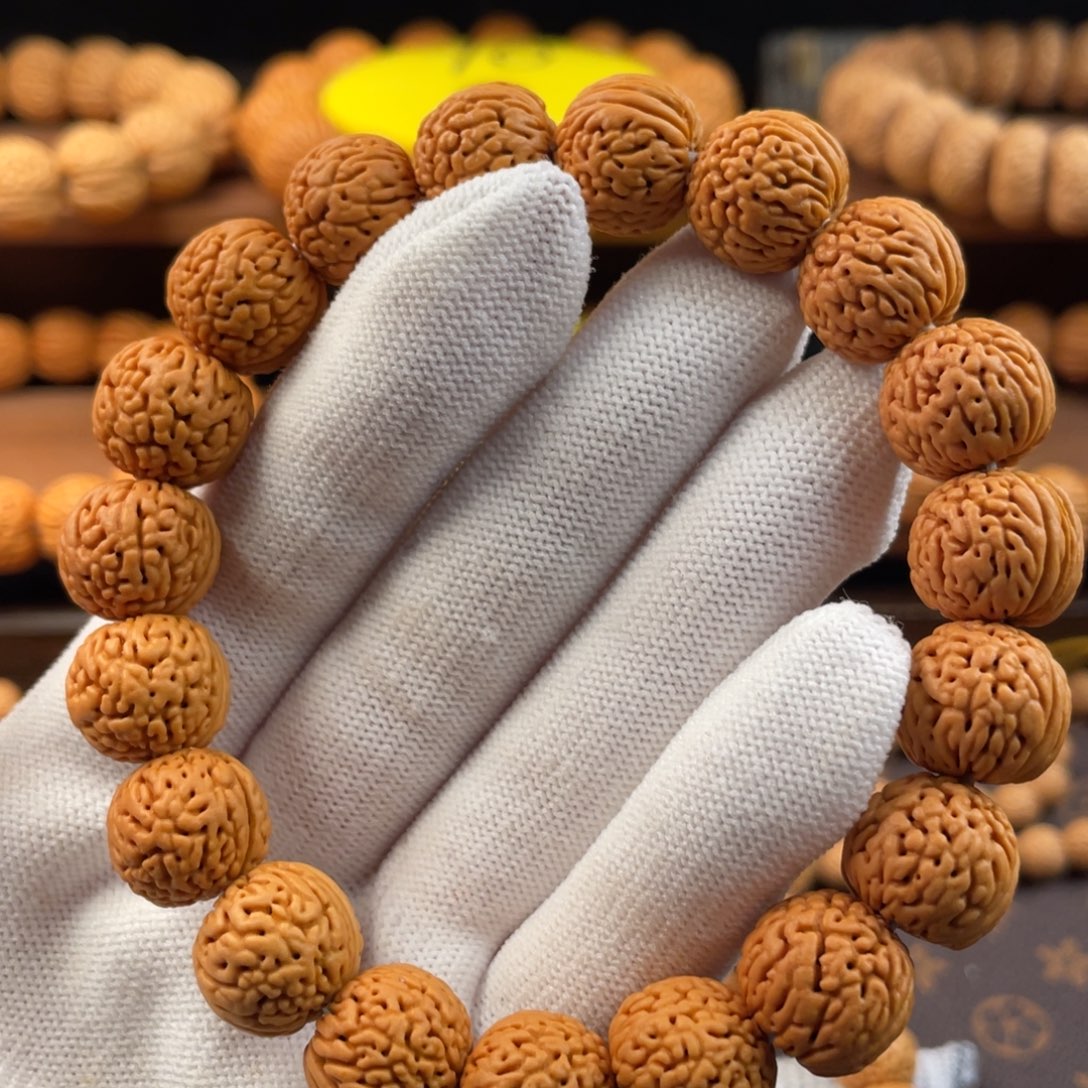 吊坠桃核野生盘龙