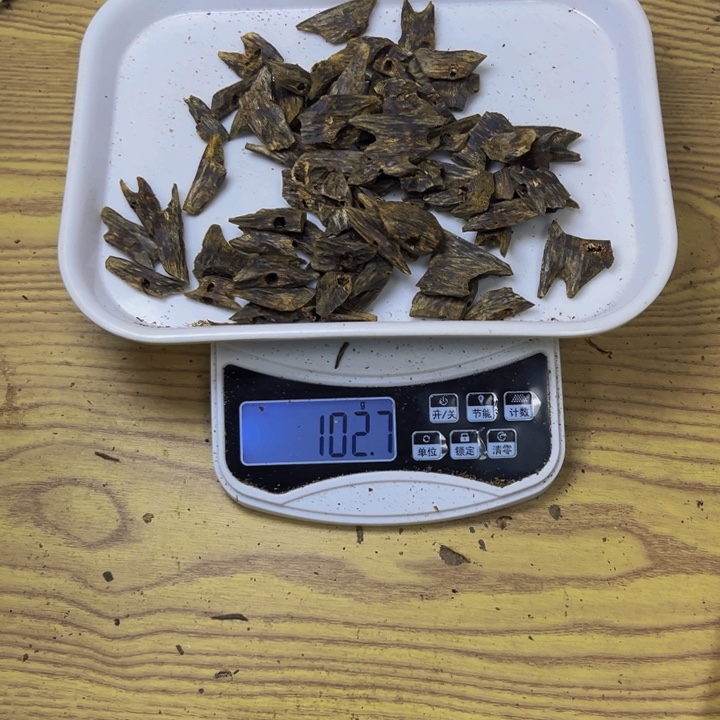 陌***。沉香碎屑沉香紫棋102 克