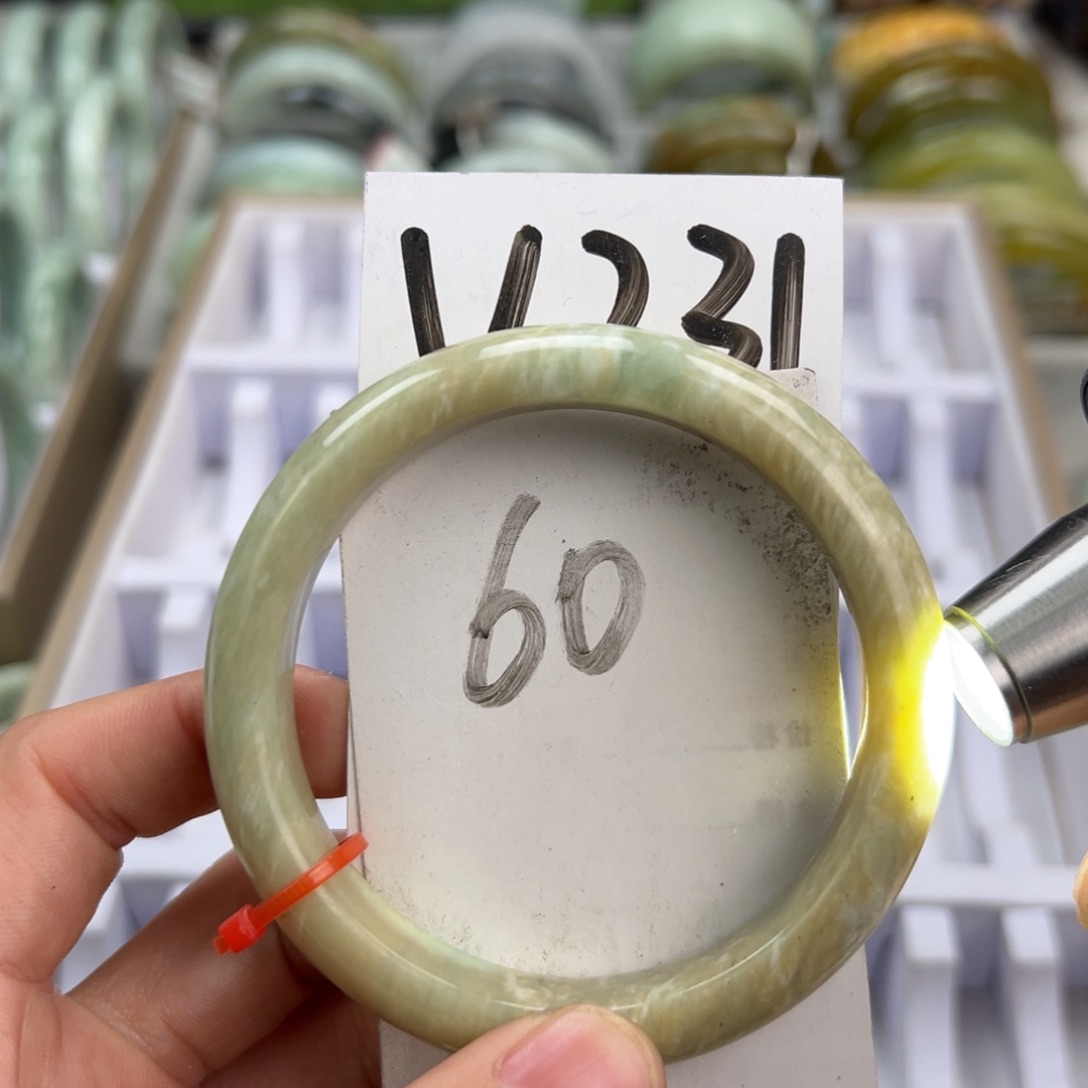 岫玉手镯未镶嵌天然岫玉