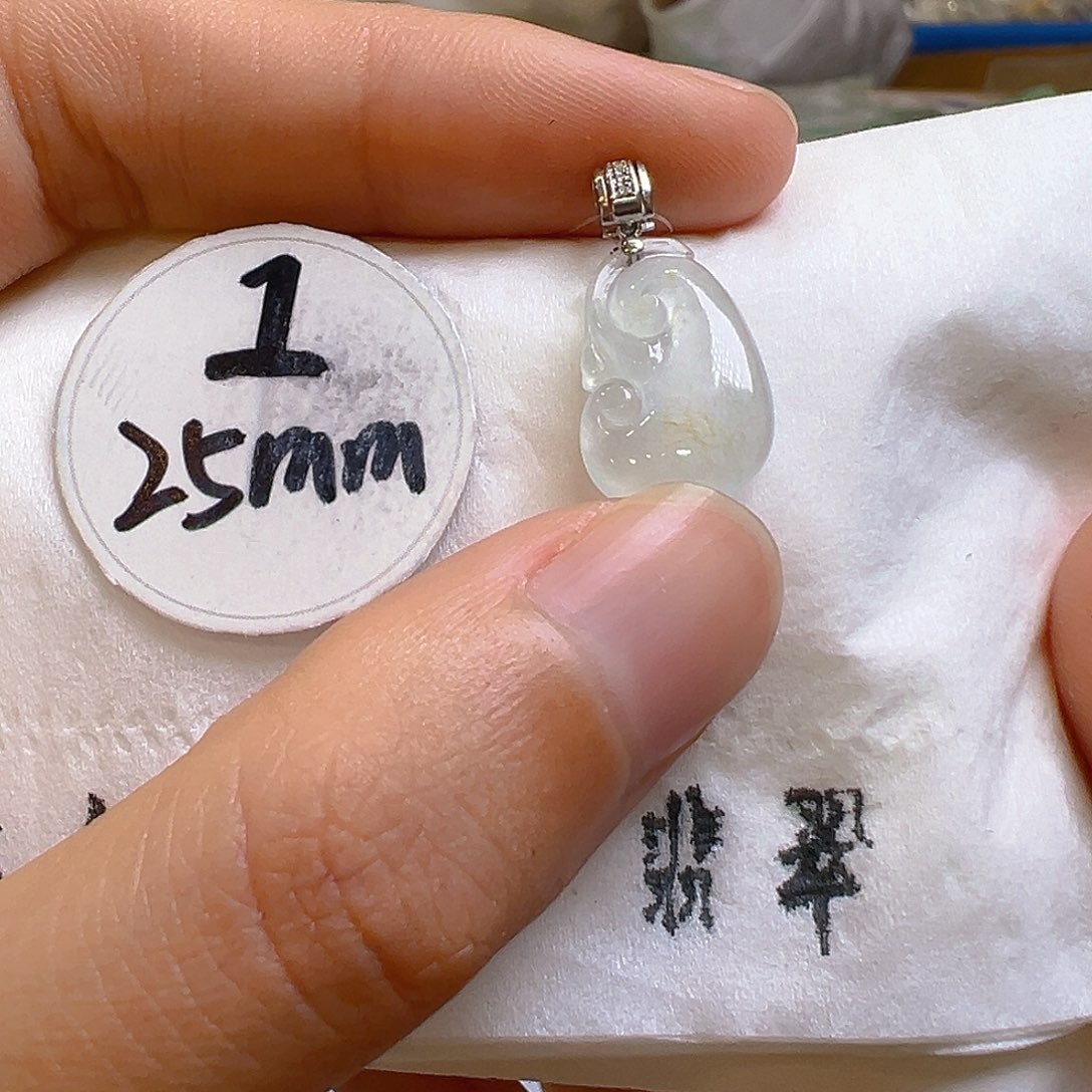 翡翠颈饰18K金镶嵌翡翠