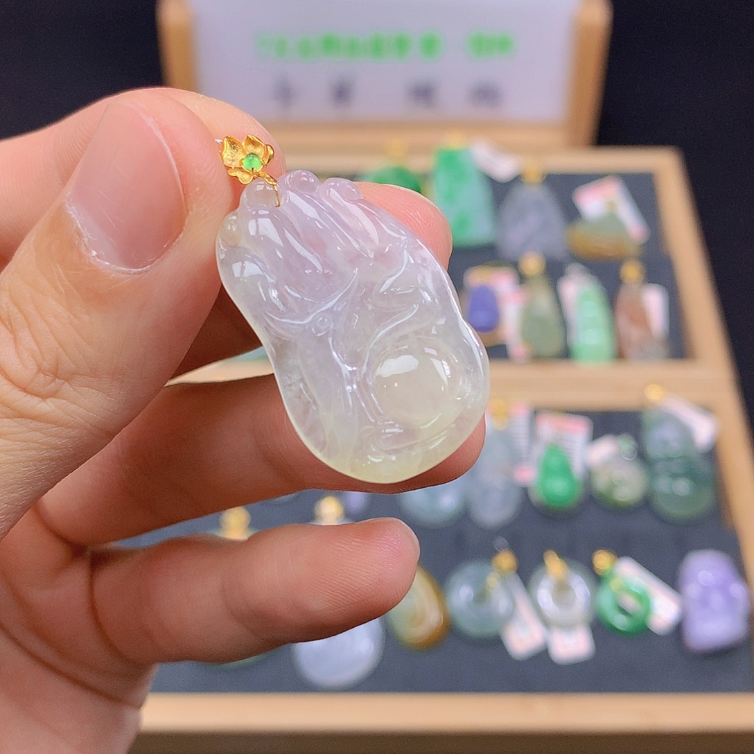 颈饰18K金镶嵌翡翠翡翠