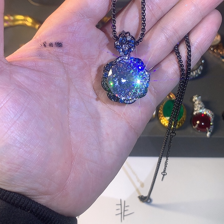 非金属49白色吊坠。       