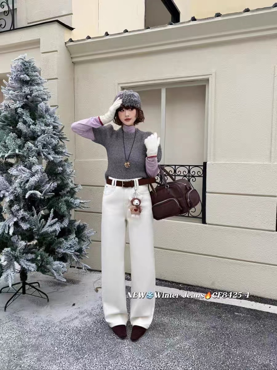 5692欧货冬季米白色加绒牛仔裤女直筒裤窄版阔腿显瘦弹力小熊挂件