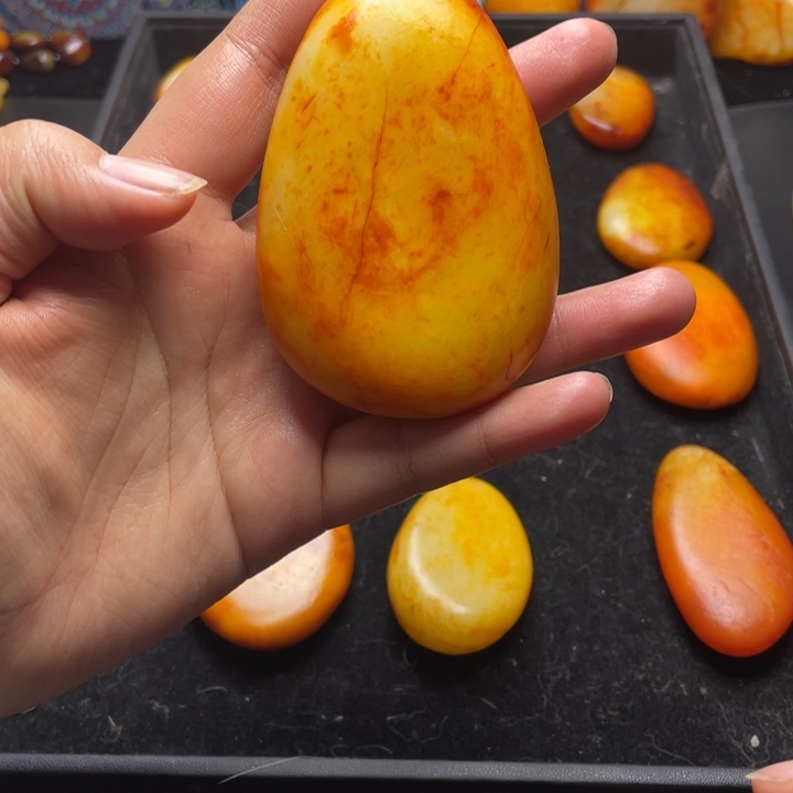 顺***水和田玉未镶嵌颈饰
