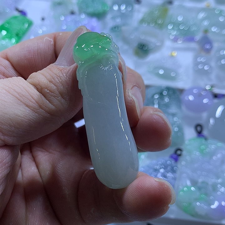 翡翠未镶嵌颈饰天然翡翠A货吊坠