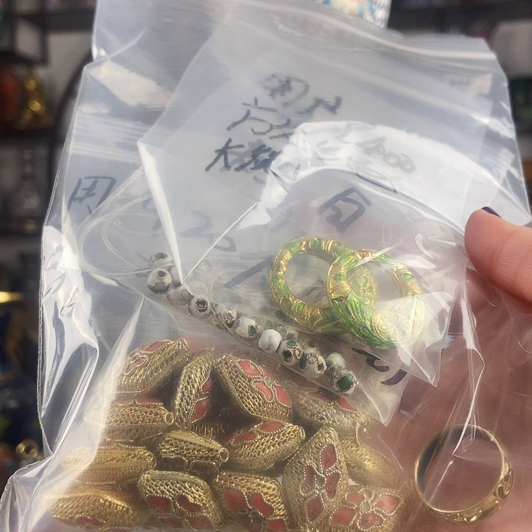 用***8铜花丝镶嵌吊坠26个 烧银蓝吊坠两个 戒指 卡五珠子