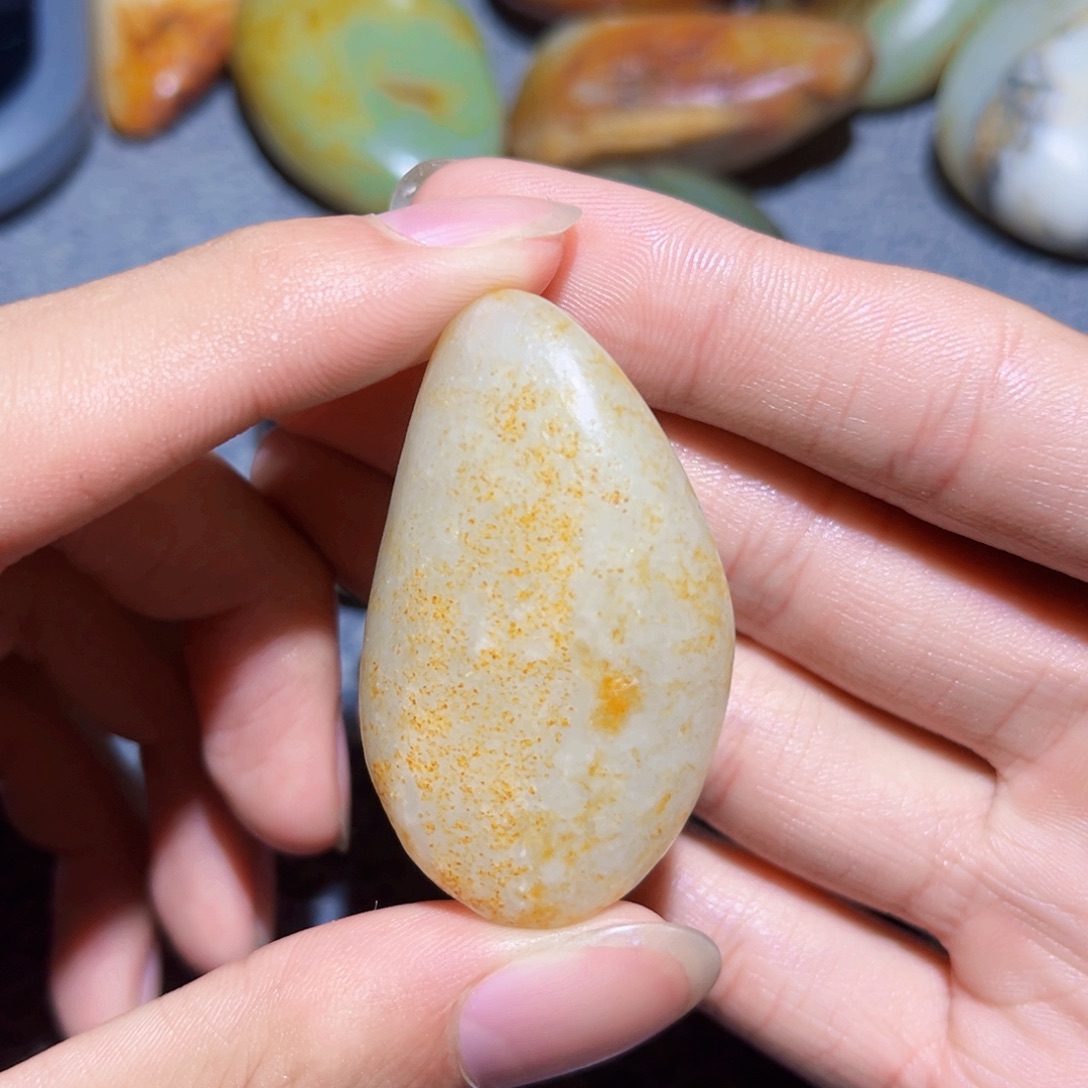 和田玉未镶嵌珠宝奇石