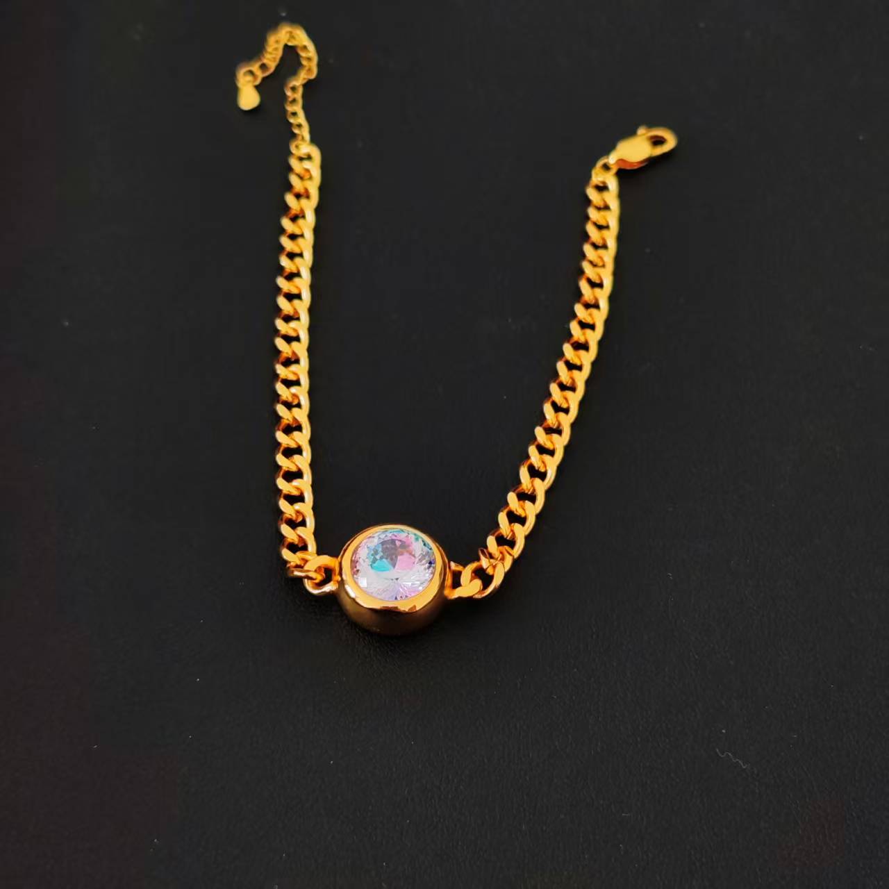 轻奢时尚气质精致精美手链ZWD228204