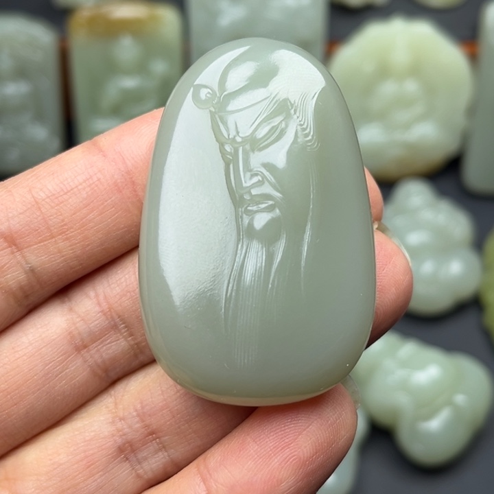 建***店和田玉未镶嵌颈饰