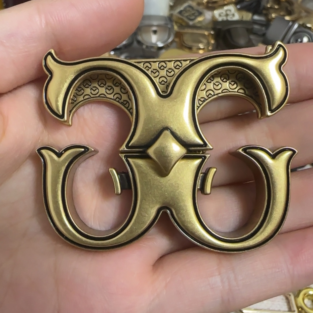 古铜色包锁15元2个.