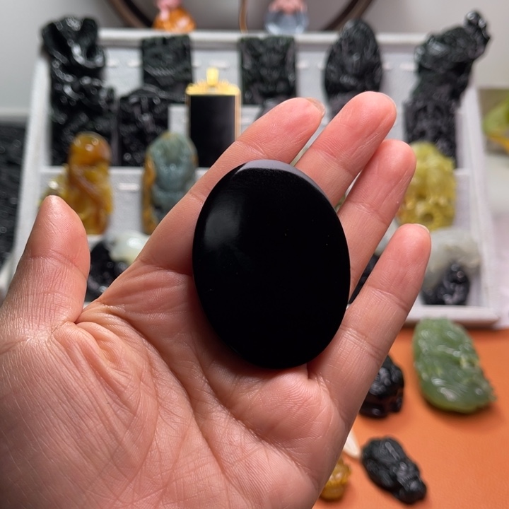 蛇纹石玉颈饰未镶嵌与****缘