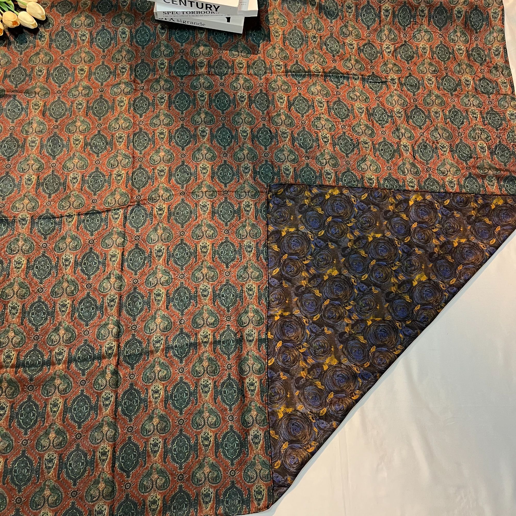 140提花丝绒方巾-褐紫错章  双面异稿135cm丝巾