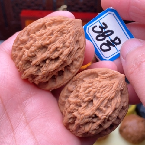 文玩核桃吊坠麦虎38