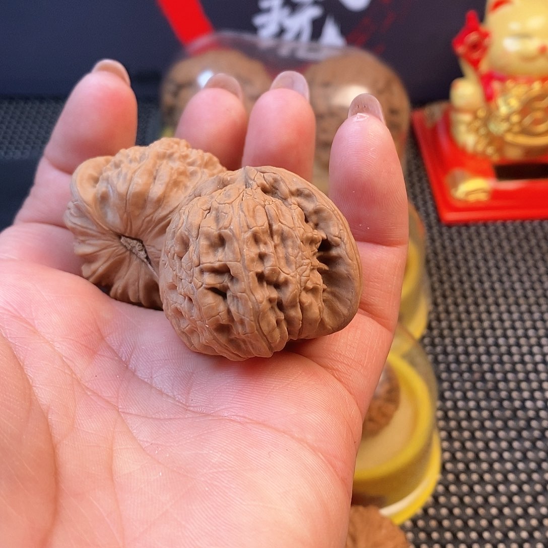 文玩核桃吊坠蹲****鬼39尺闷白