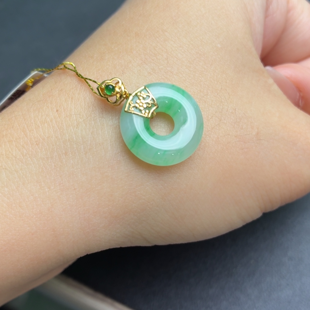 翡翠18K金镶嵌颈饰