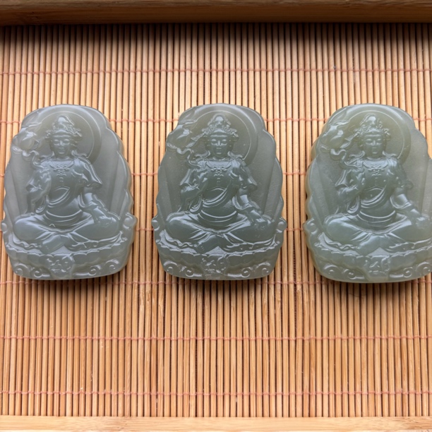 天然和田玉湖水绿观音吊坠颜色微差多样性发一