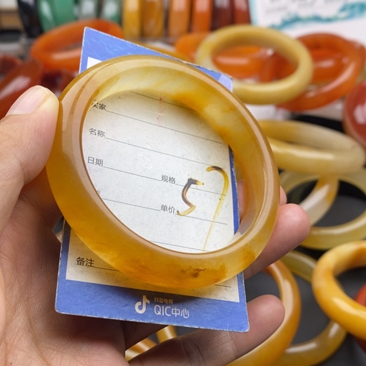 未镶嵌手镯石英质玉