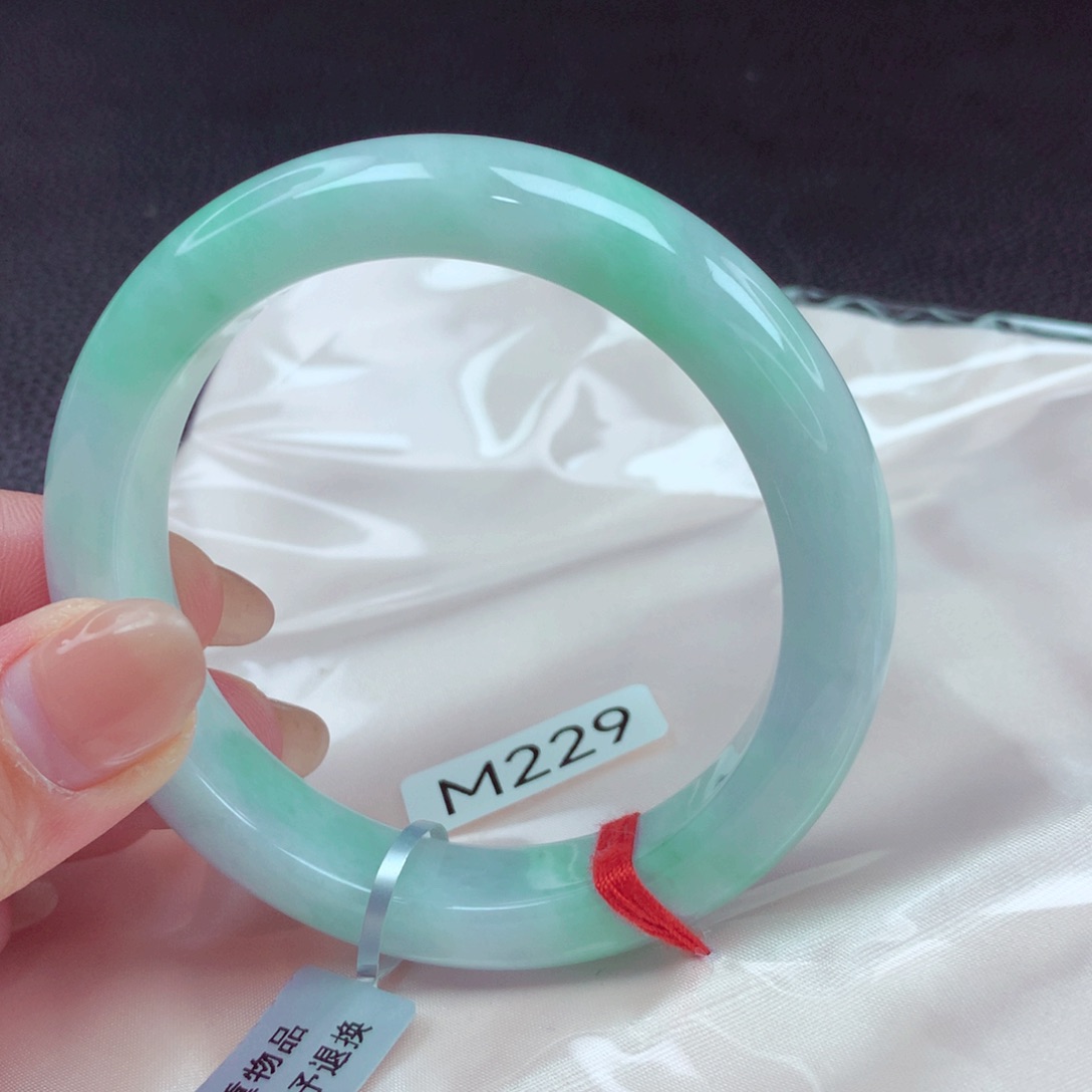 翡翠手镯未镶嵌手镯88