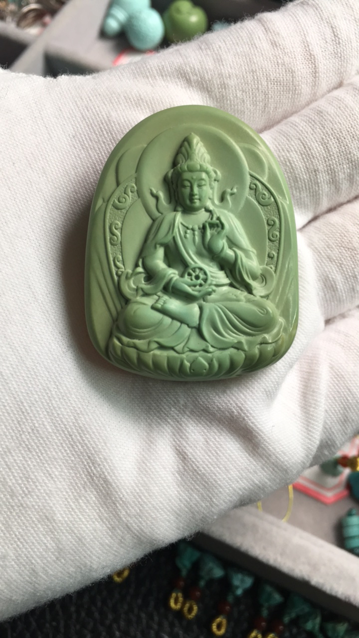 天然原矿绿松石观音牌