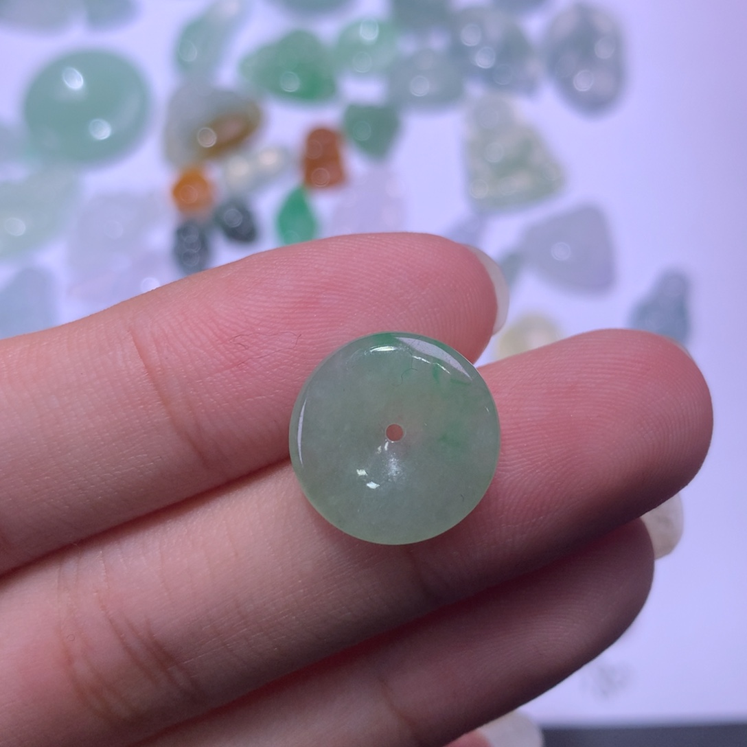 翡翠未镶嵌颈饰扣子