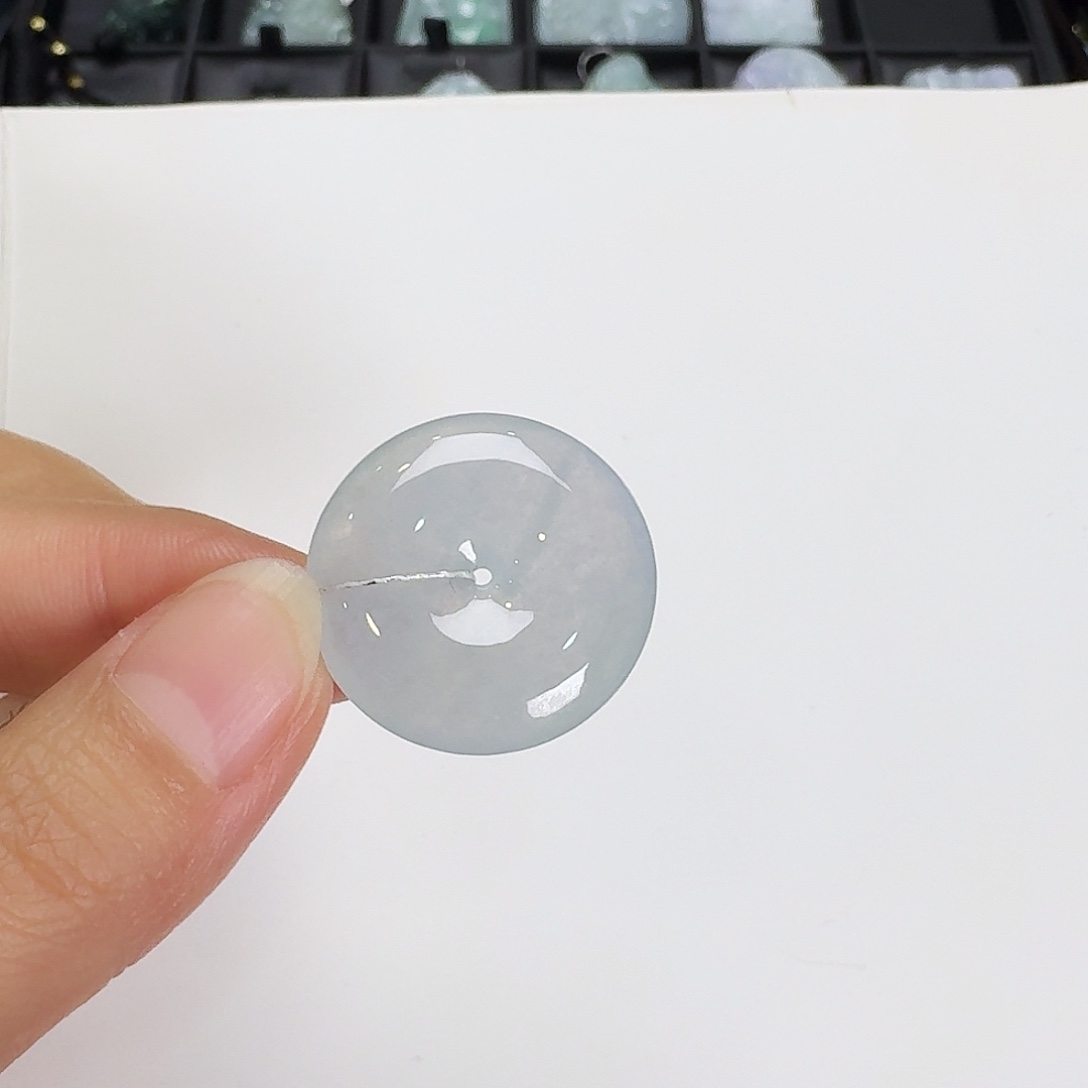 翡翠颈饰未镶嵌平安扣