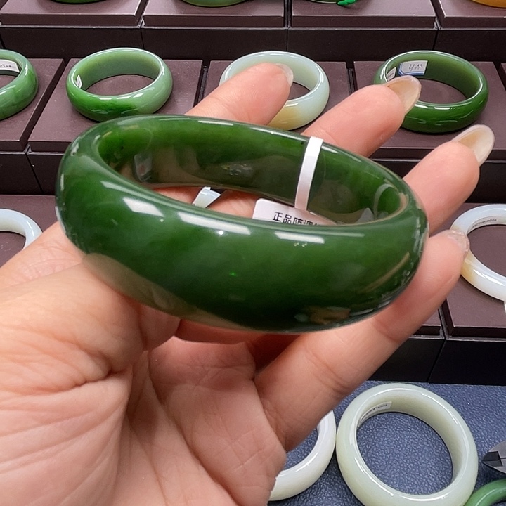 和田玉（碧玉）未镶嵌手镯