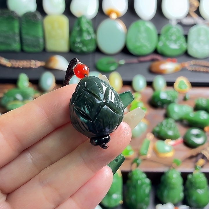 ****。和田玉未镶嵌挂件