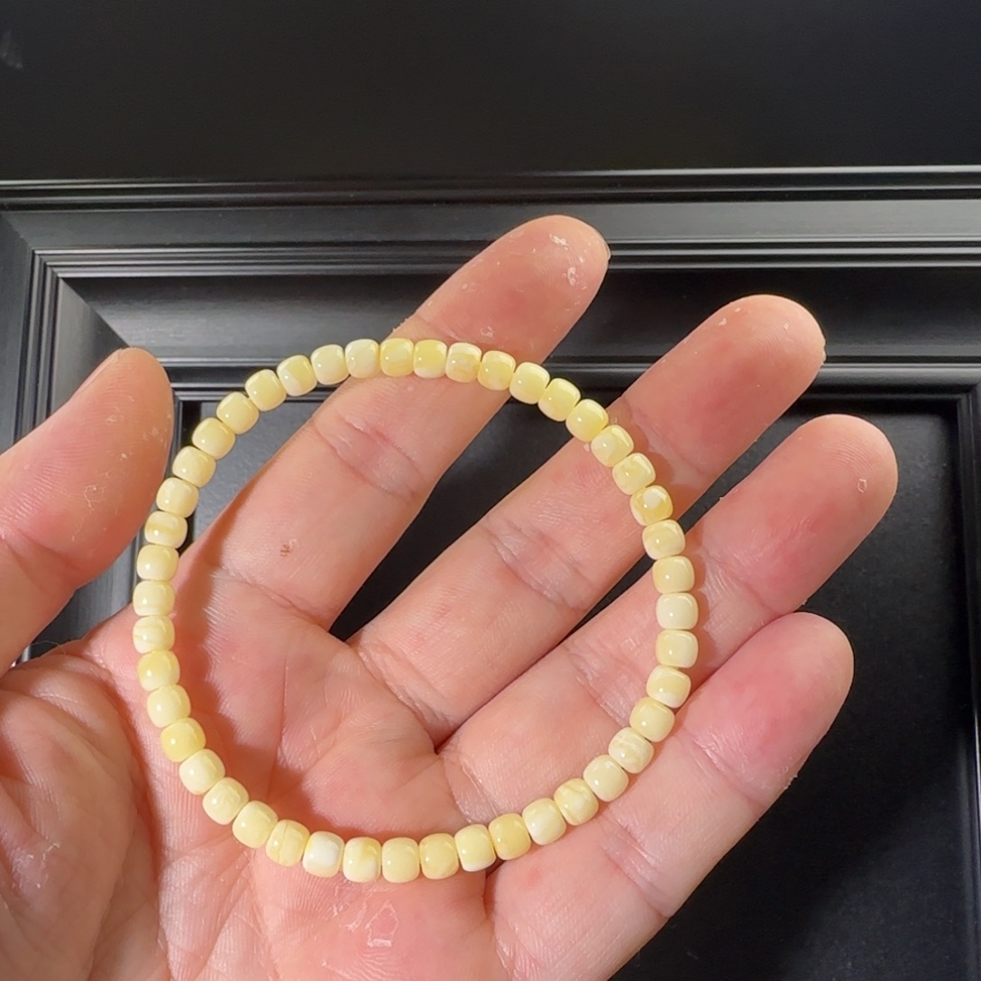 紧***姐琥珀未镶嵌手串05