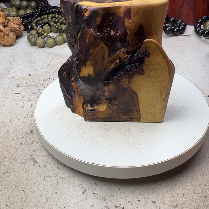 㧘***㧘木非洲檀香底座摆件