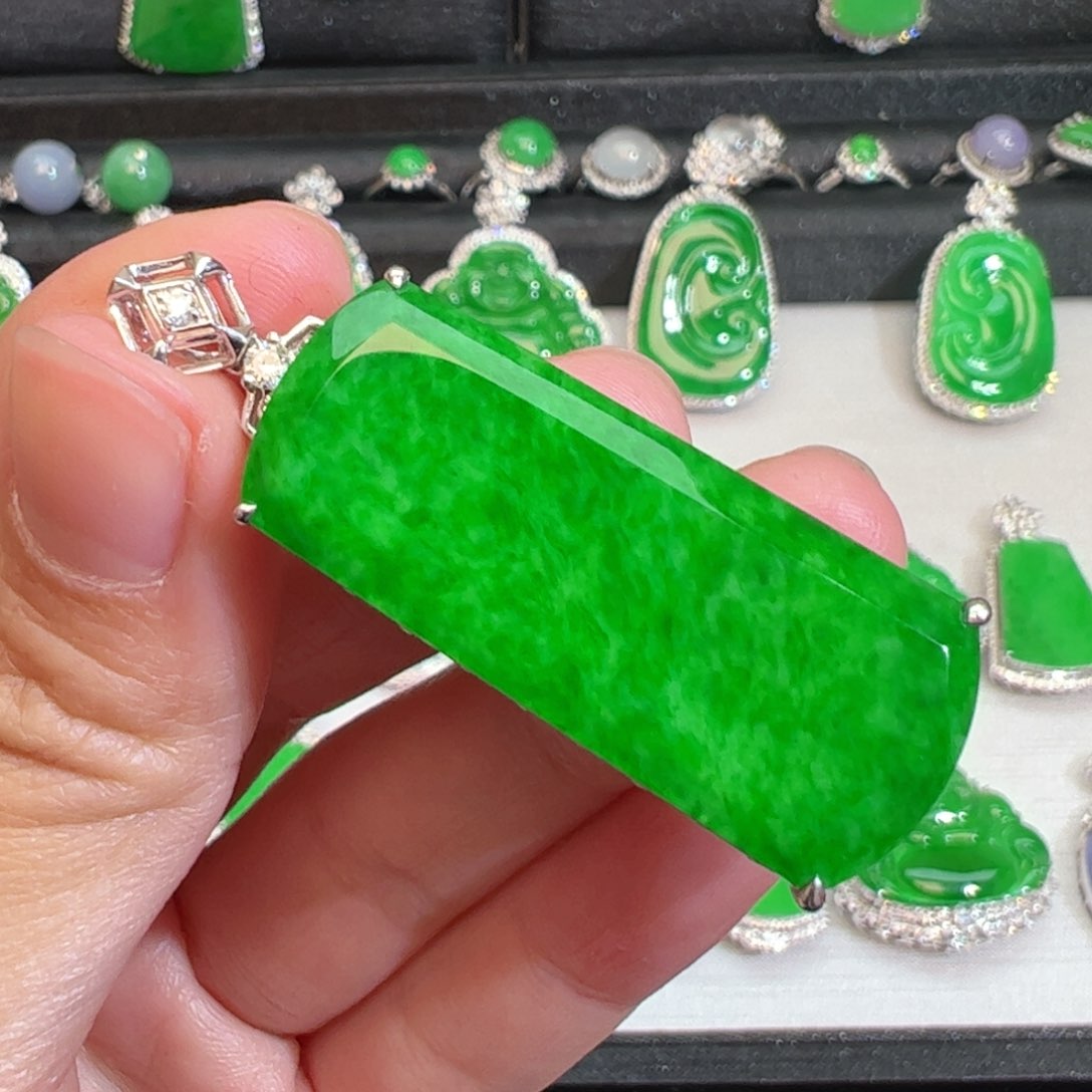 翡翠吊坠(不含链)18K金镶嵌