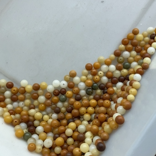 吊坠白玉菩提瑕疵7/6/8混圆大概260