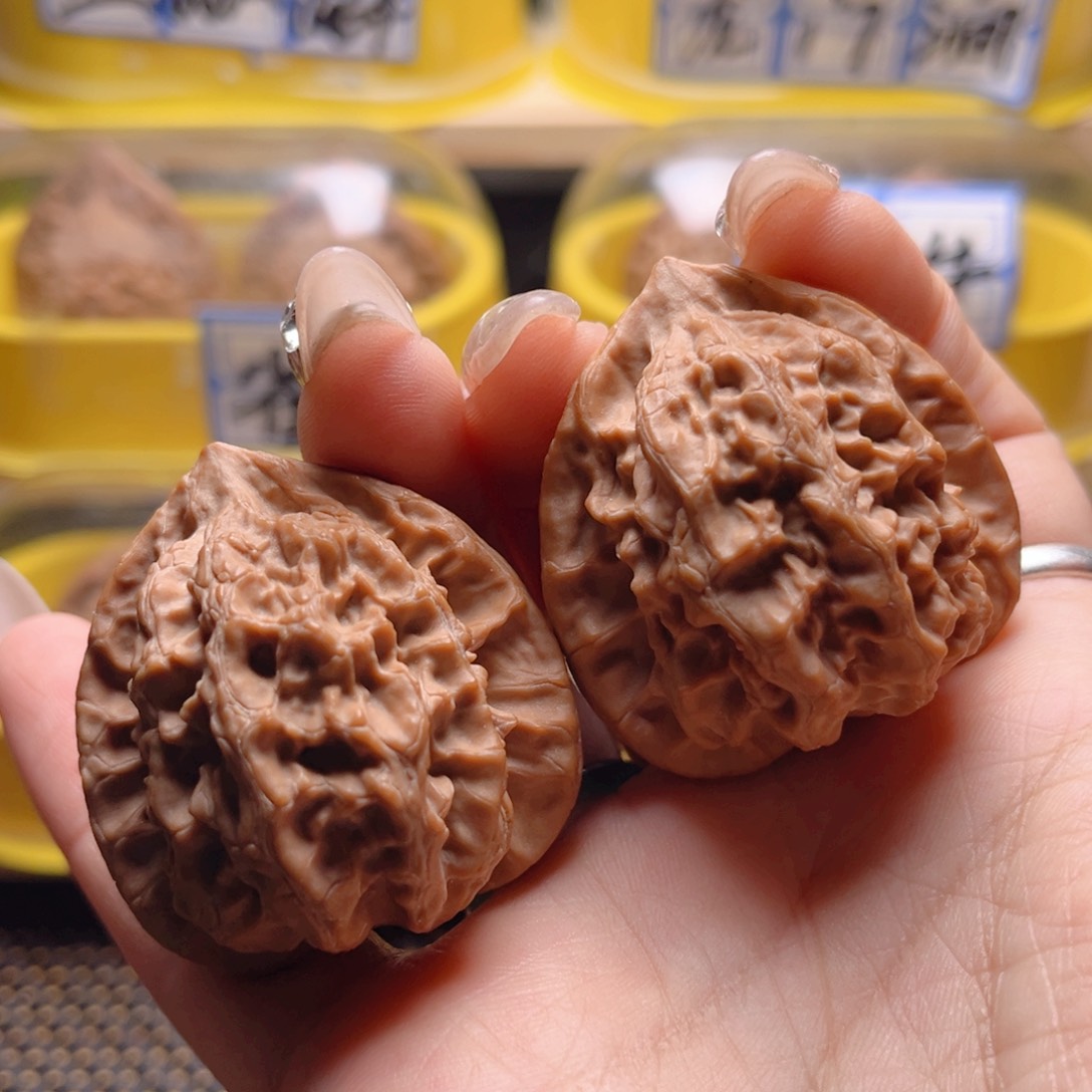 文玩核桃把件梨木台