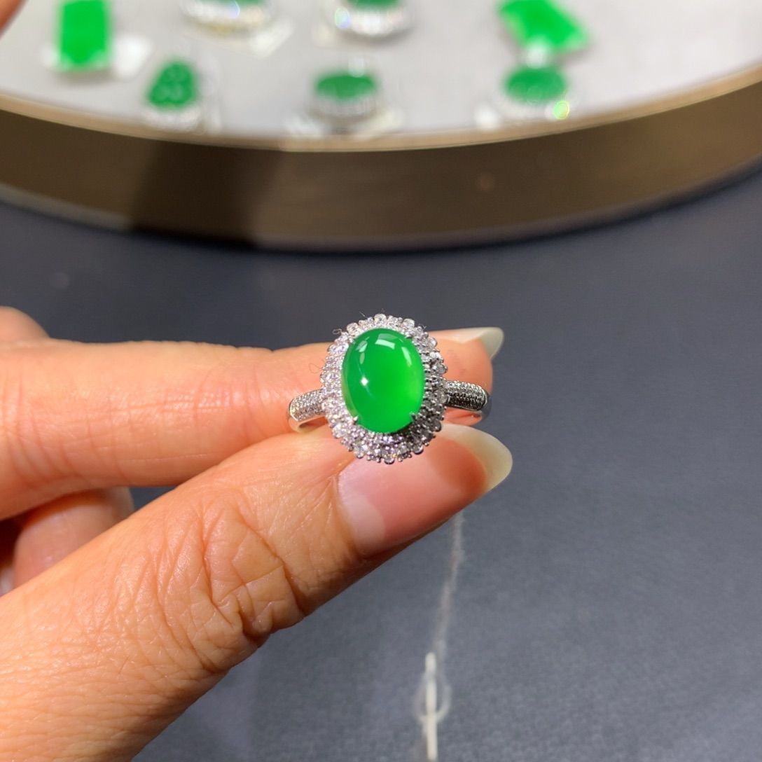 翡翠戒指18K金镶嵌翡翠