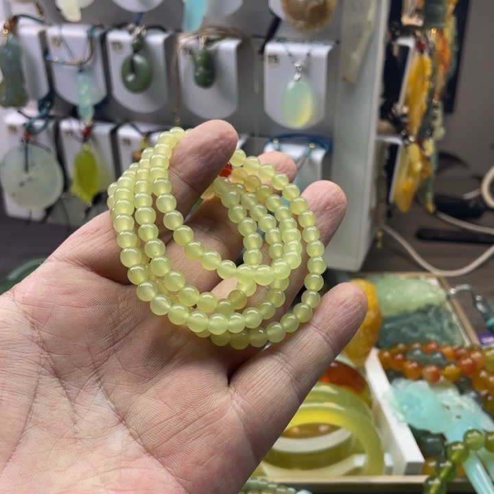 蛇纹石玉未镶嵌颈饰