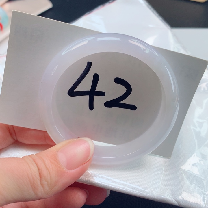 翡翠手镯未镶嵌冰