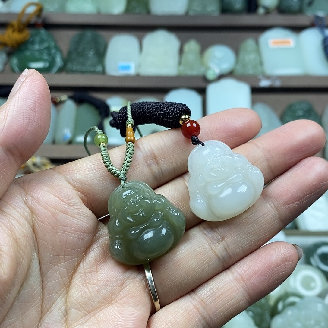 和田玉未镶嵌颈饰25mm佛公多样性发1件