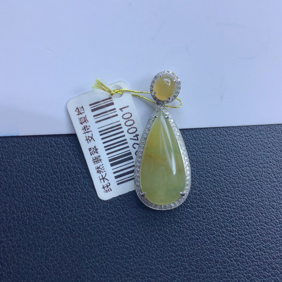 翡翠颈饰未镶嵌水滴