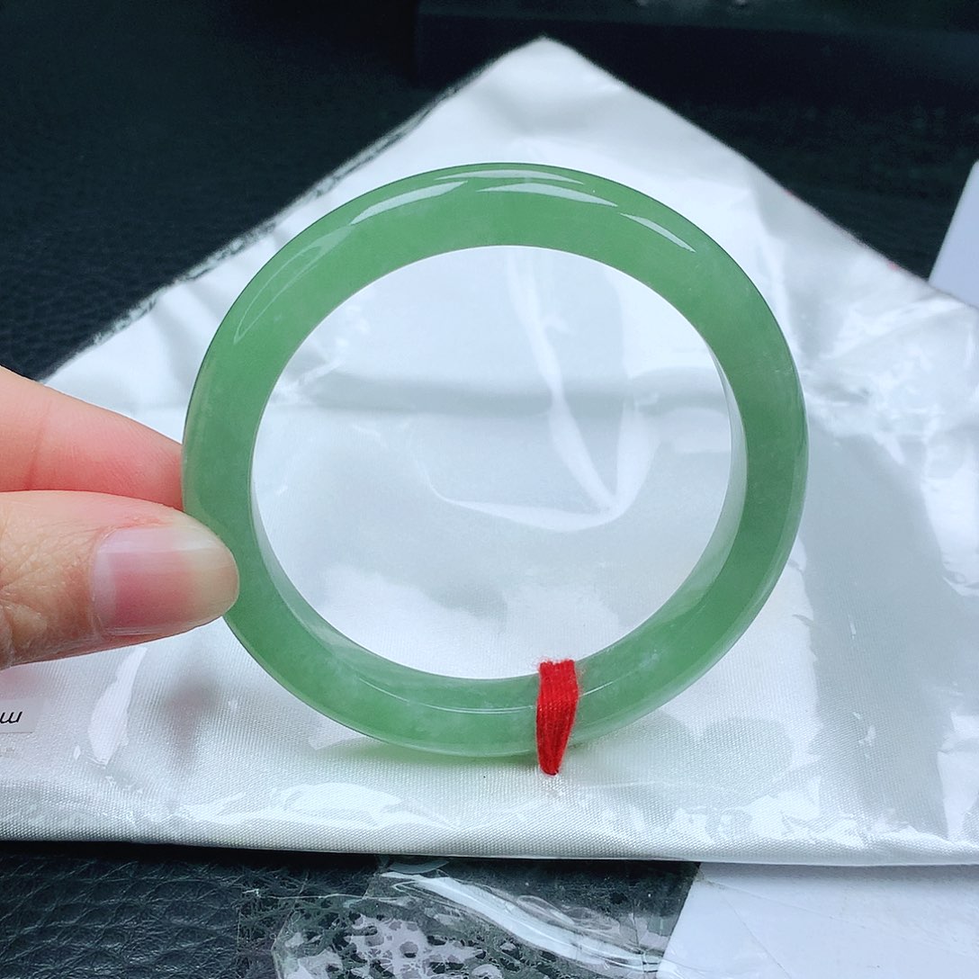 翡翠手镯未镶嵌正5455