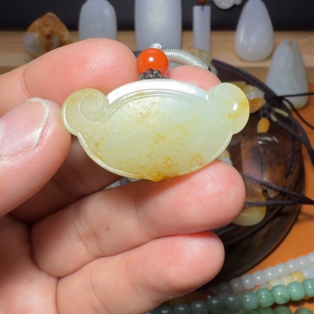 和田玉颈饰未镶嵌